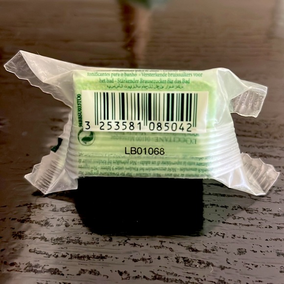 L’Occitane revitalizing sugar cube for bath. - Picture 2 of 2